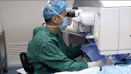 成人近视眼恢复手术视频,见证视觉奇迹瞬间